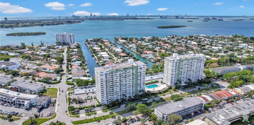 Condo à North Miami, Floride, 1 chambre  № 1839663