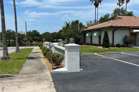Commercial property in Belleair, Florida 487.09 sq.m. № 481783 - photo 4