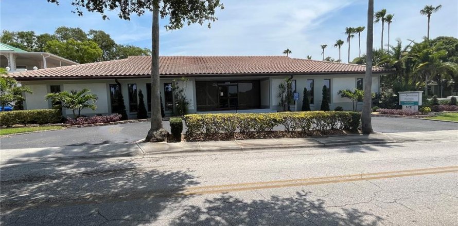 Commercial property in Belleair, Florida 487.09 sq.m. № 481783