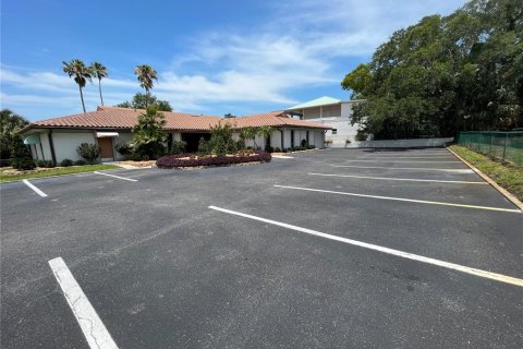 Commercial property in Belleair, Florida 487.09 sq.m. № 481783 - photo 2