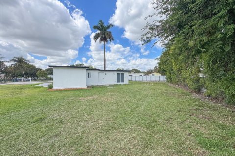 Купить виллу или дом в Хомстед, Флорида 4 спальни, № 2048165 - фото 23