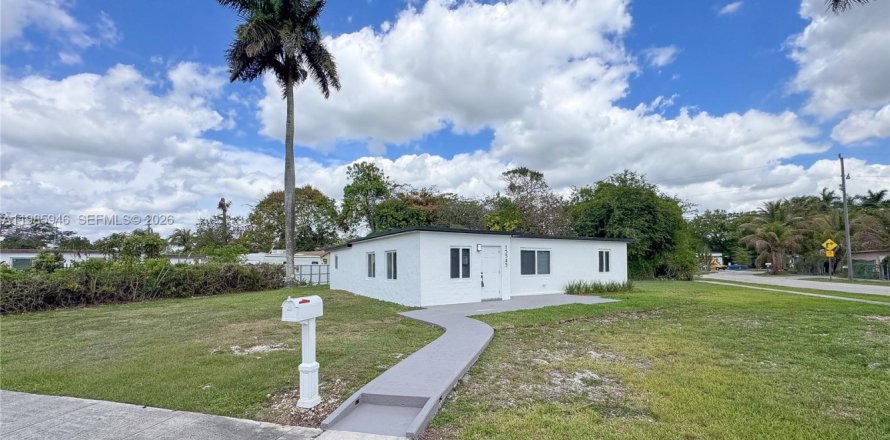 Дом в Хомстед, Флорида 4 спальни № 2048165