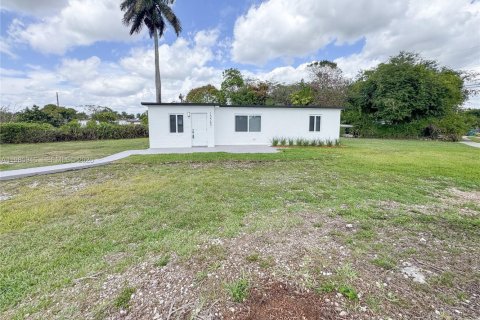 Купить виллу или дом в Хомстед, Флорида 4 спальни, № 2048165 - фото 2