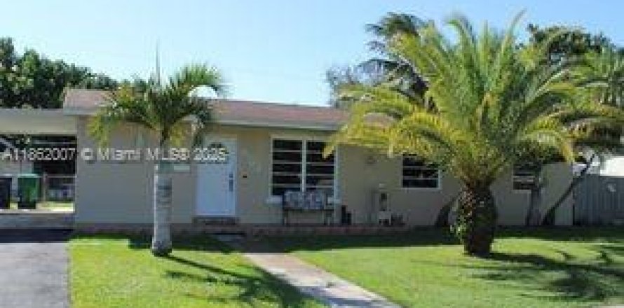 House in Miami, Florida 3 bedrooms, 130.43 sq.m. № 1932401