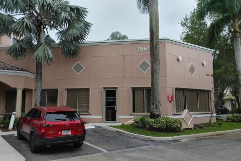 Commercial property in Weston, Florida № 2193909