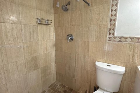 Propiedad comercial en alquiler en Sunrise, Florida, 1 dormitorio, 135.54 m2 № 1953404 - foto 4