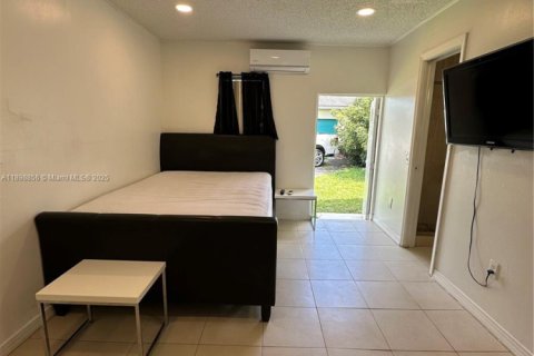 Propiedad comercial en alquiler en Sunrise, Florida, 1 dormitorio, 135.54 m2 № 1953404 - foto 3