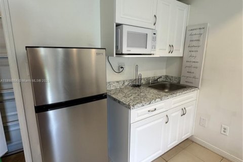 Propiedad comercial en alquiler en Sunrise, Florida, 1 dormitorio, 135.54 m2 № 1953404 - foto 10