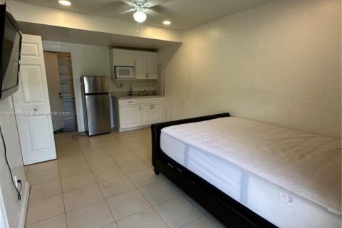 Propiedad comercial en alquiler en Sunrise, Florida, 1 dormitorio, 135.54 m2 № 1953404 - foto 2