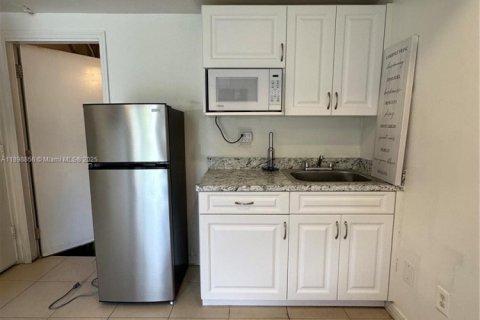 Propiedad comercial en alquiler en Sunrise, Florida, 1 dormitorio, 135.54 m2 № 1953404 - foto 9