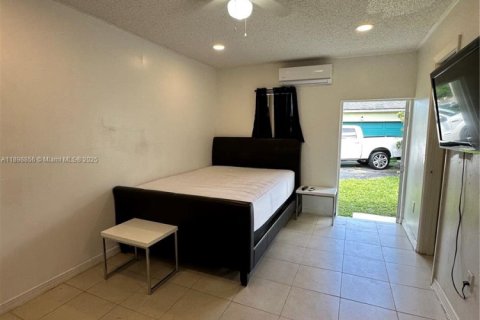 Propiedad comercial en alquiler en Sunrise, Florida, 1 dormitorio, 135.54 m2 № 1953404 - foto 1