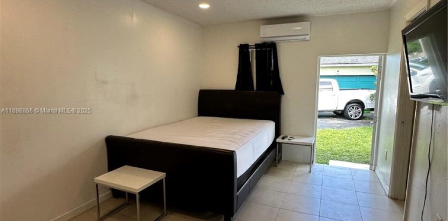 Propiedad comercial en Sunrise, Florida 1 dormitorio, 135.54 m2 № 1953404