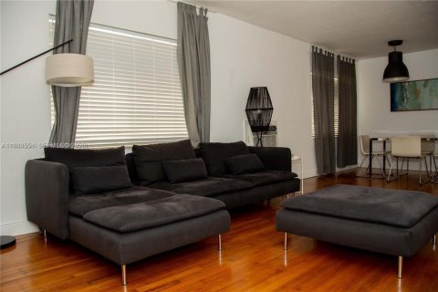 Appartement à louer à Coral Gables, Floride: 2 chambres, 120.77 m2 № 2047260 - photo 7