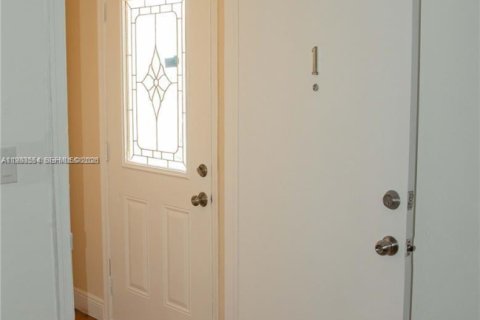 Appartement à louer à Coral Gables, Floride: 2 chambres, 120.77 m2 № 2047260 - photo 5