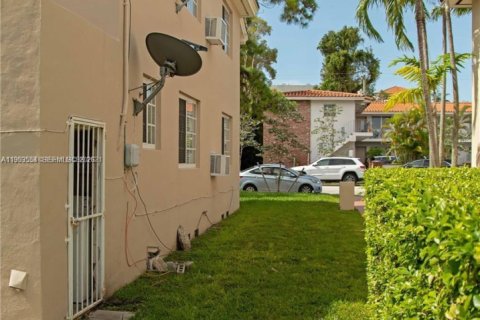 Appartement à louer à Coral Gables, Floride: 2 chambres, 120.77 m2 № 2047260 - photo 17