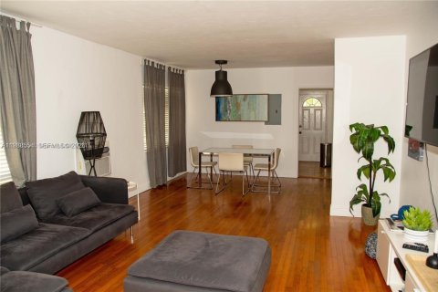 Appartement à louer à Coral Gables, Floride: 2 chambres, 120.77 m2 № 2047260 - photo 6