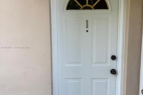 Appartement à louer à Coral Gables, Floride: 2 chambres, 120.77 m2 № 2047260 - photo 4