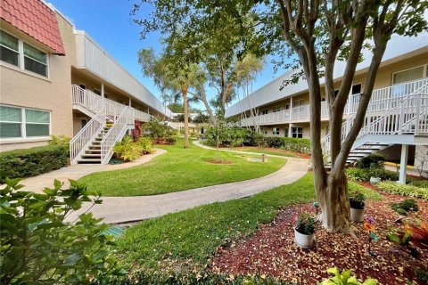 Condo in Saint Petersburg, Florida, 1 bedroom  № 2225610 - photo 3