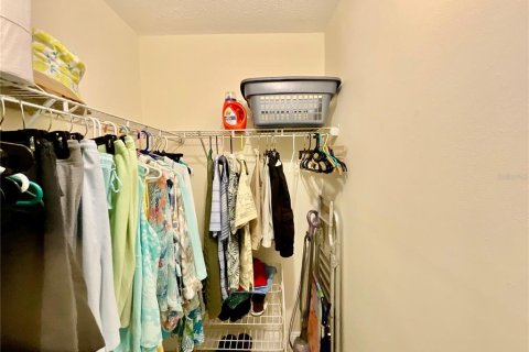 Condo in Saint Petersburg, Florida, 1 bedroom  № 2225610 - photo 11