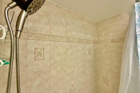 Condo in Saint Petersburg, Florida, 1 bedroom  № 2225610 - photo 15
