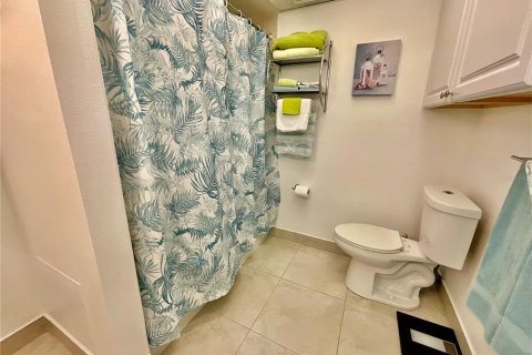 Condo in Saint Petersburg, Florida, 1 bedroom  № 2225610 - photo 13
