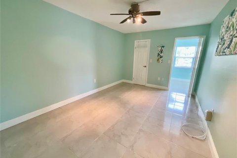 Condo in Saint Petersburg, Florida, 1 bedroom  № 2225610 - photo 10