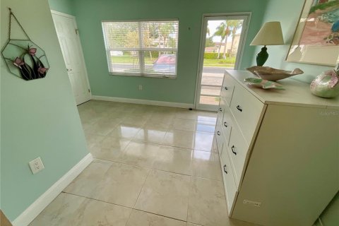 Condo in Saint Petersburg, Florida, 1 bedroom  № 2225610 - photo 5