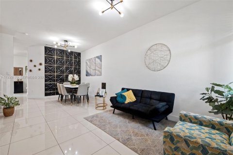 Touwnhouse à vendre à Miami, Floride: 3 chambres, 154.22 m2 № 2057420 - photo 6