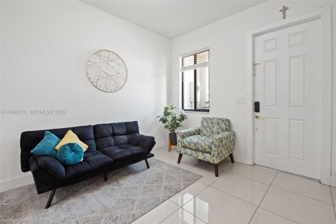 Touwnhouse à vendre à Miami, Floride: 3 chambres, 154.22 m2 № 2057420 - photo 4