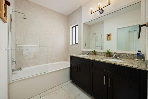 Touwnhouse à vendre à Miami, Floride: 3 chambres, 154.22 m2 № 2057420 - photo 28