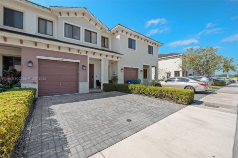 Touwnhouse à vendre à Miami, Floride: 3 chambres, 154.22 m2 № 2057420 - photo 2