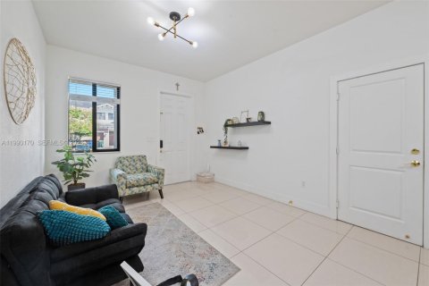 Touwnhouse à vendre à Miami, Floride: 3 chambres, 154.22 m2 № 2057420 - photo 5