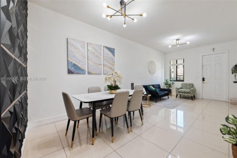 Touwnhouse à vendre à Miami, Floride: 3 chambres, 154.22 m2 № 2057420 - photo 7