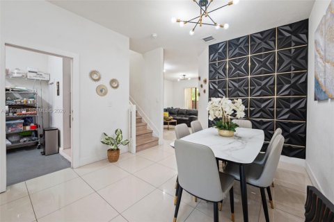 Touwnhouse à vendre à Miami, Floride: 3 chambres, 154.22 m2 № 2057420 - photo 8