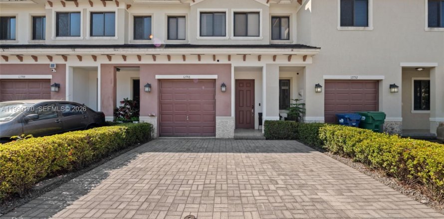 Touwnhouse à Miami, Floride 3 chambres, 154.22 m2 № 2057420