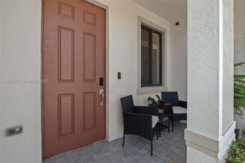 Touwnhouse à vendre à Miami, Floride: 3 chambres, 154.22 m2 № 2057420 - photo 3