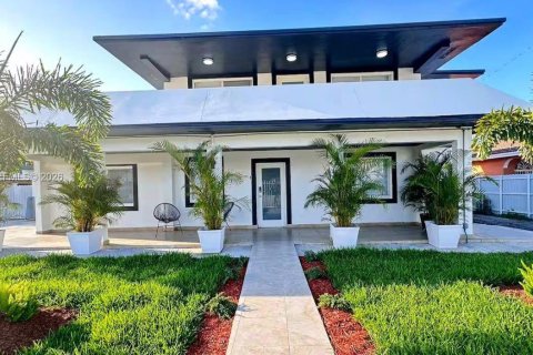Villa ou maison à Hialeah, Floride 6 chambres, 220.92 m2 № 2001303