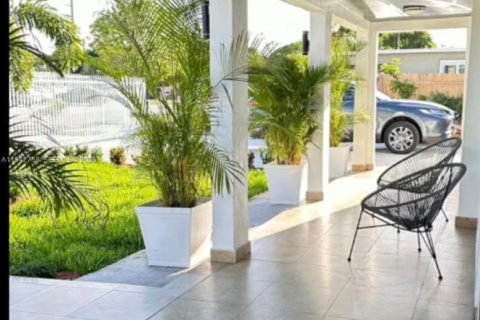 Villa ou maison à vendre à Hialeah, Floride: 6 chambres, 220.92 m2 № 2001303 - photo 26