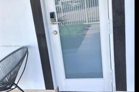 Villa ou maison à vendre à Hialeah, Floride: 6 chambres, 220.92 m2 № 2001303 - photo 25