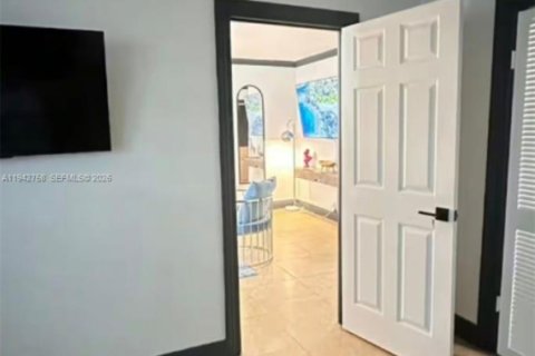 Villa ou maison à vendre à Hialeah, Floride: 6 chambres, 220.92 m2 № 2001303 - photo 24