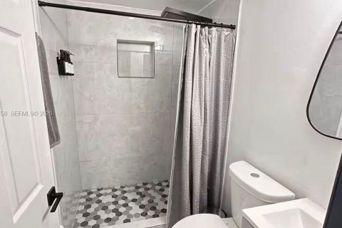Villa ou maison à vendre à Hialeah, Floride: 6 chambres, 220.92 m2 № 2001303 - photo 30