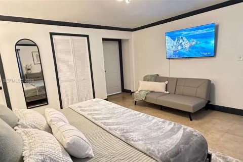 Villa ou maison à vendre à Hialeah, Floride: 6 chambres, 220.92 m2 № 2001303 - photo 16