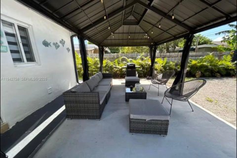 Villa ou maison à vendre à Hialeah, Floride: 6 chambres, 220.92 m2 № 2001303 - photo 29