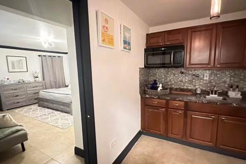 Villa ou maison à vendre à Hialeah, Floride: 6 chambres, 220.92 m2 № 2001303 - photo 17