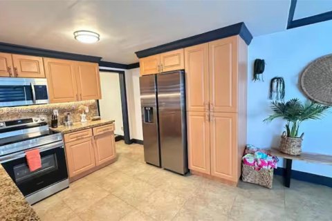 Villa ou maison à vendre à Hialeah, Floride: 6 chambres, 220.92 m2 № 2001303 - photo 13