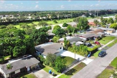 Villa ou maison à vendre à Hollywood, Floride: 3 chambres, 136.57 m2 № 1998321 - photo 3
