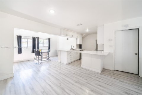 Villa ou maison à vendre à Hollywood, Floride: 3 chambres, 136.57 m2 № 1998321 - photo 5