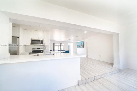 Villa ou maison à vendre à Hollywood, Floride: 3 chambres, 136.57 m2 № 1998321 - photo 6