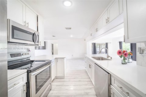 Villa ou maison à vendre à Hollywood, Floride: 3 chambres, 136.57 m2 № 1998321 - photo 9