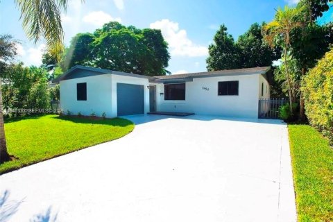 Villa ou maison à vendre à Hollywood, Floride: 3 chambres, 136.57 m2 № 1998321 - photo 2